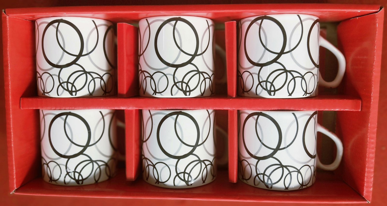 Porcelain Mug Set with Modern Design