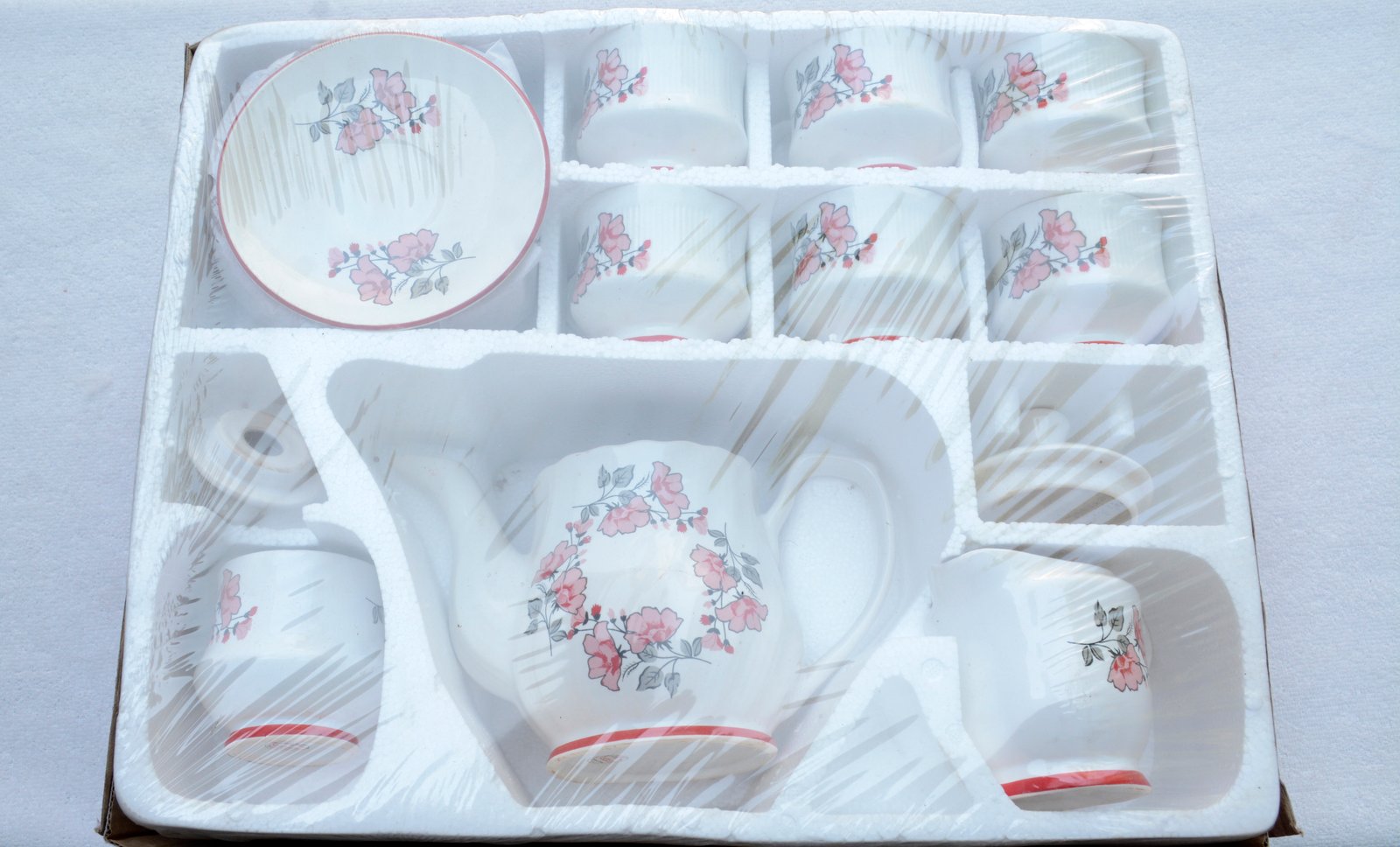 Complete Floral Tea Set (6 Cups, Saucers, Teapot)